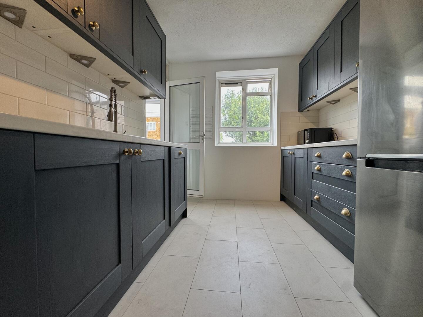 3 bed property in Cornwall Road, London